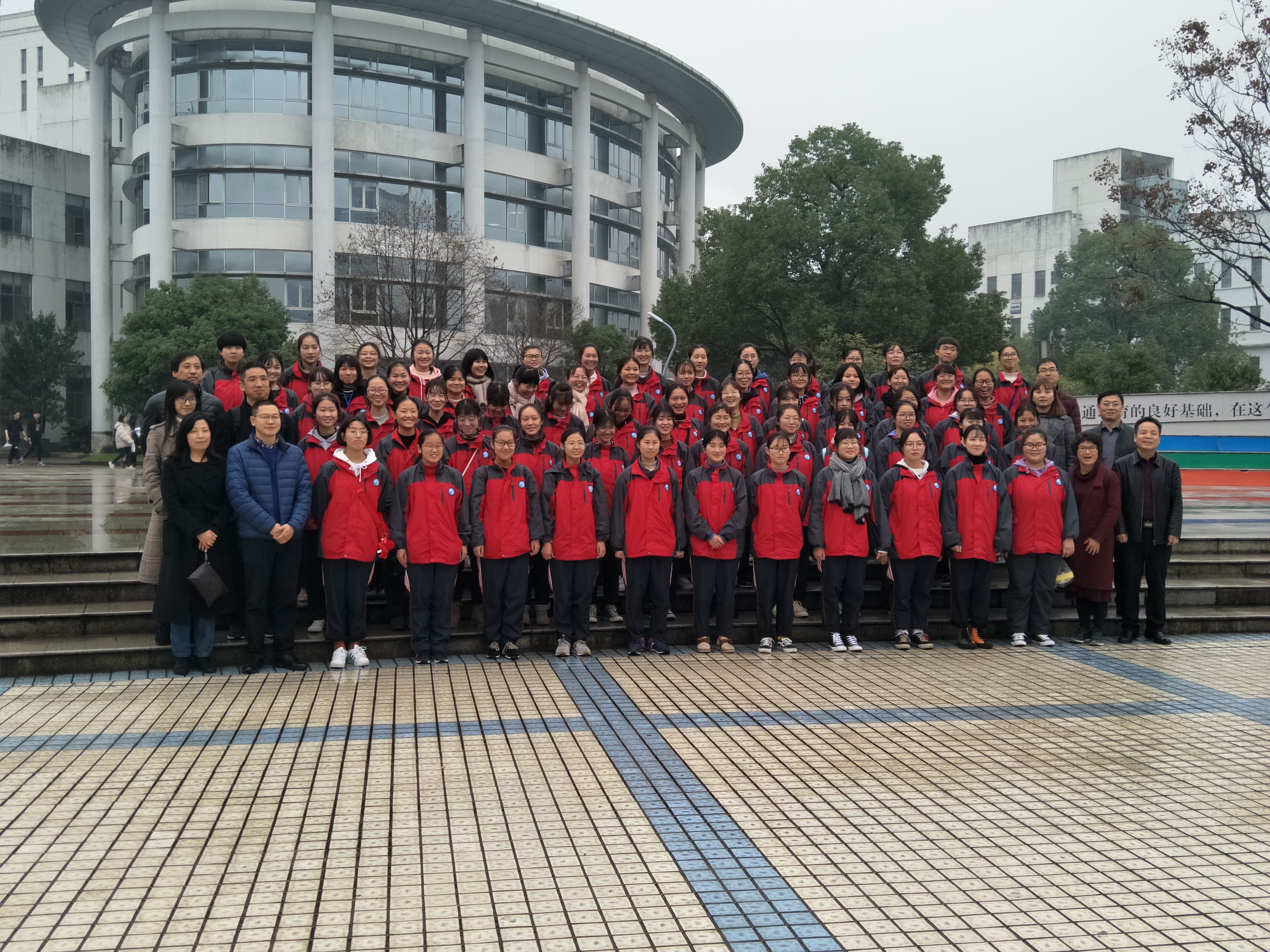 "走进高校,走进高等教育",海宁卫校师生来校交流